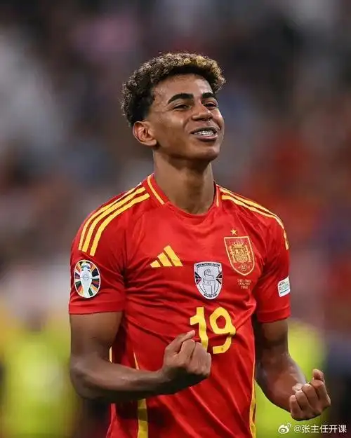 在本届欧洲杯赛事中,横空出世的西班牙"天才球星"拉明·亚马尔