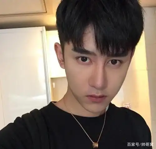 组图:有气质的北京电影学院2018级校草哥,阳光又帅气的小奶狗!