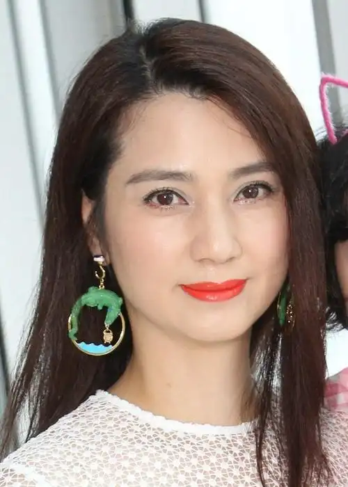 明星美照,图一女星洪欣的吊带修身连衣裙"好显瘦"