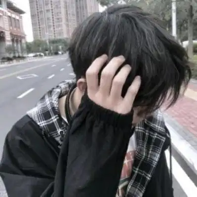 这是有个性网提供的一组关于qq帅气男生头像阳光少年的头像图片,标题