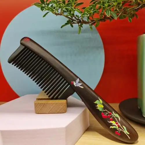 未来的日子愿你脚下有风心中有爱口袋有钱包里有把谭木匠梳子自信满满