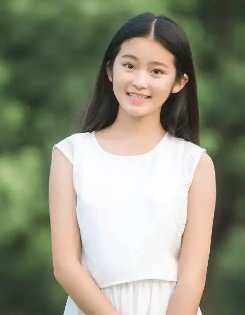 她9岁出道与刘诗诗搭戏,被赞"小林青霞",如今16岁清新甜美_柴蔚_明星