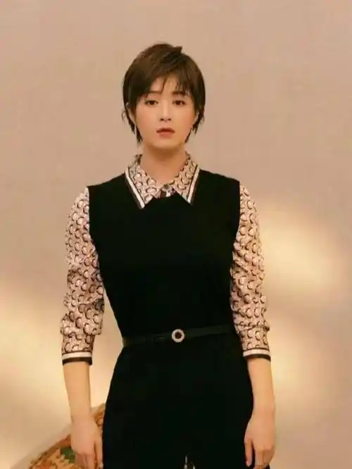 蒋欣带火了一种短发叫"齐唇发",特别适合微胖女人,洋气又减龄_发型