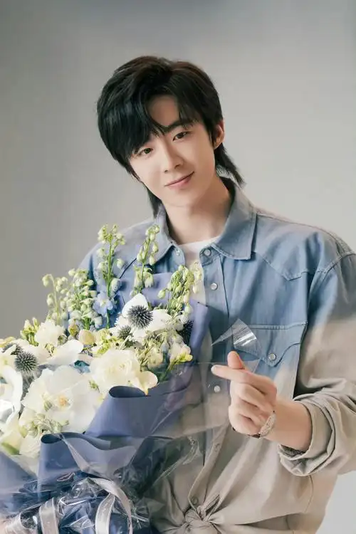 刘宇宁新剧《做自己的光》杀青!__财经头条