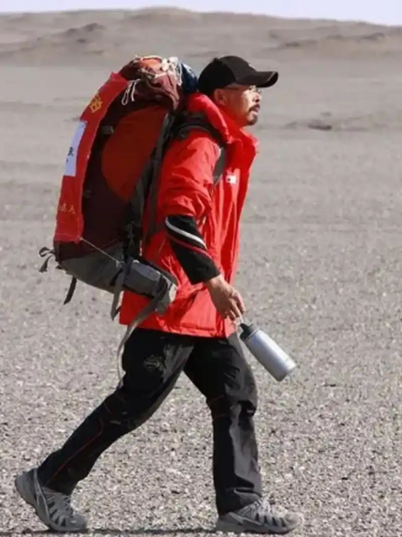 雷殿生一人徒步31天成功穿越罗布泊,那这31天,他吃什么,喝什么?