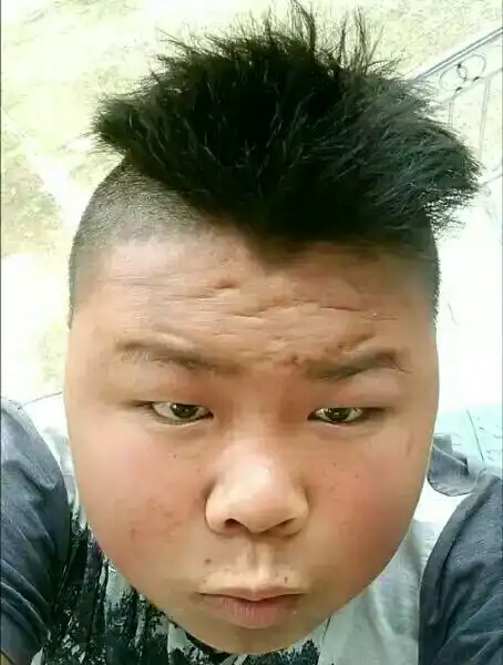 一个胖墩嫌自己脸大,求ps美化,结果,各路ps大神出现了