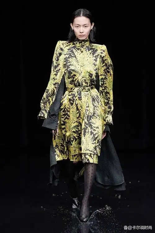 balenciaga:balenciaga的2020时装秀,戏剧性和大胆的绝佳组合