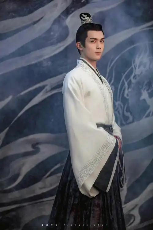 吴磊新剧杀青,这次又带来一个完全不一样的角色,铠甲造型也太帅了 !!