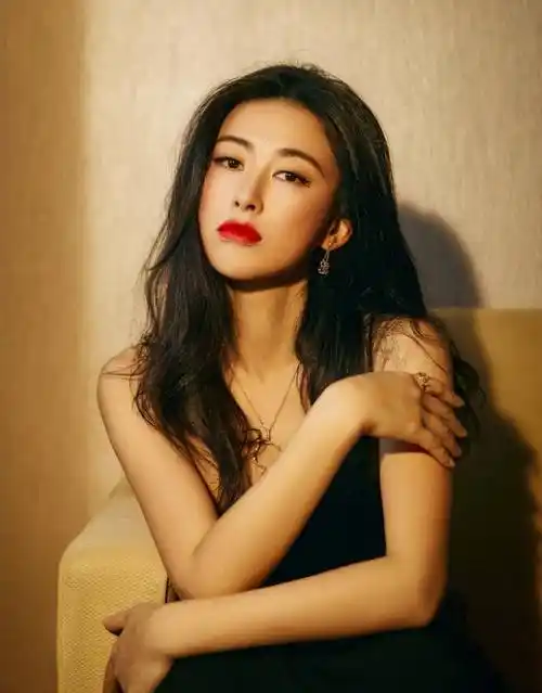 "京圈公主"朱珠:怒甩法拉利总裁入选全球最美,嫁清华博士遭骗婚_网友_