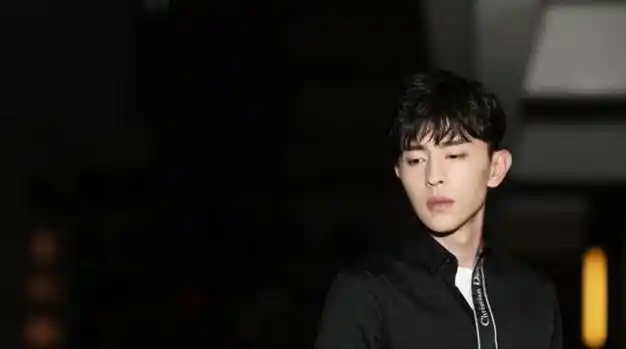 警惕劣迹艺人死灰复燃31岁邓伦高调庆生粉丝千架无人机应援