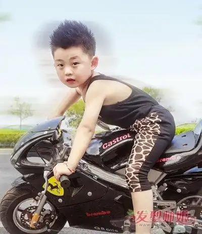 男孩酷帅子弹头短发发型