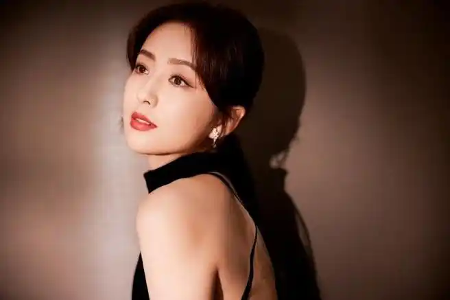 佟丽娅腰线##佟丽娅大露背