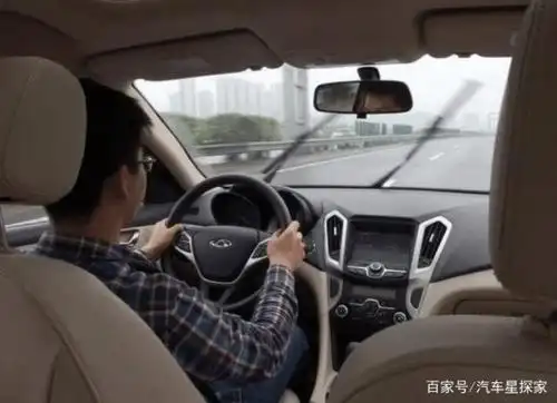 和领导坐车坐前排还是坐后排内行人一旦搞错会丢了饭碗