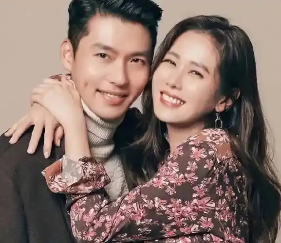 玄彬与妻子日本约会,大姨头引热议,孙艺珍看老公眼神拉丝好甜_爱情