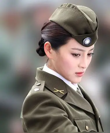 漂亮风流女军官偷情被丈夫当场活捉 (原创实事附图)