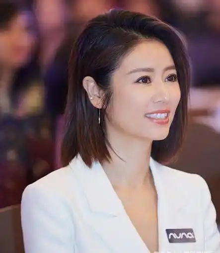 林心如在节目中卸妆,素颜和张翰聊天,网友:这才是四十多岁的样子_女