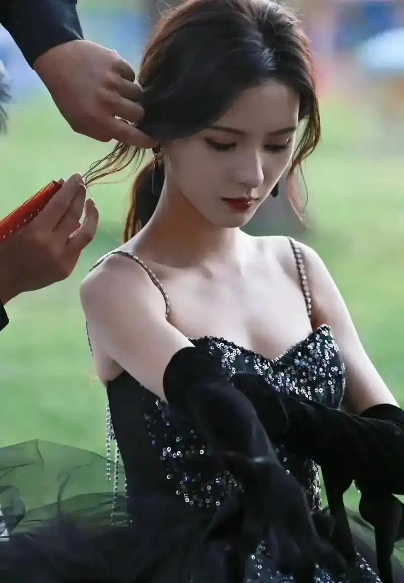 张予曦的侧脸好优越啊.