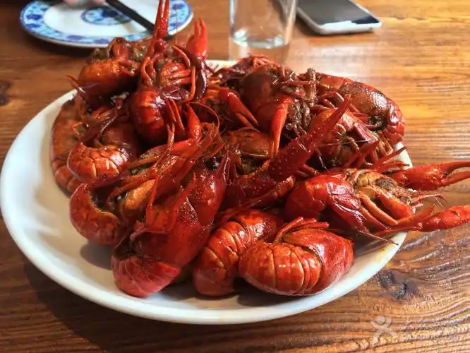 手抓龙虾