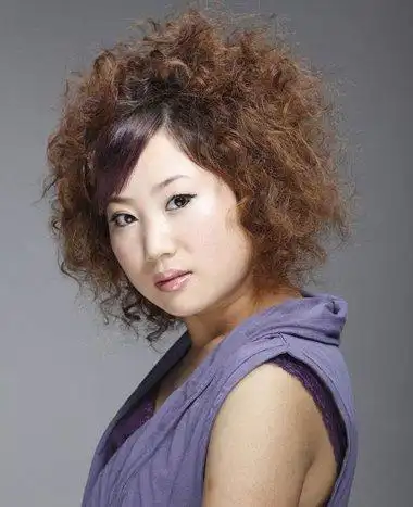 女生短发电头发效果图 女士短发电发图片电发与烫发