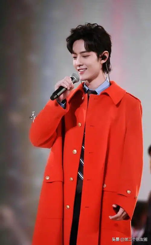 小飞侠洗广场:肖战红衣登热搜第一,时影路透洗没了_造型_肖家_大神官