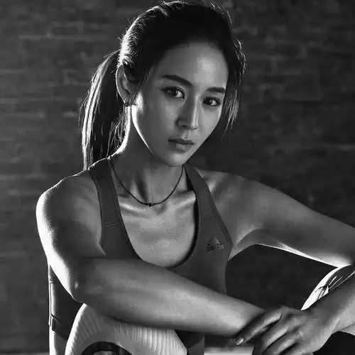 38岁张钧甯晒跑步照,素颜出镜身材窈窕,网友:看起来更像18岁 - 世链