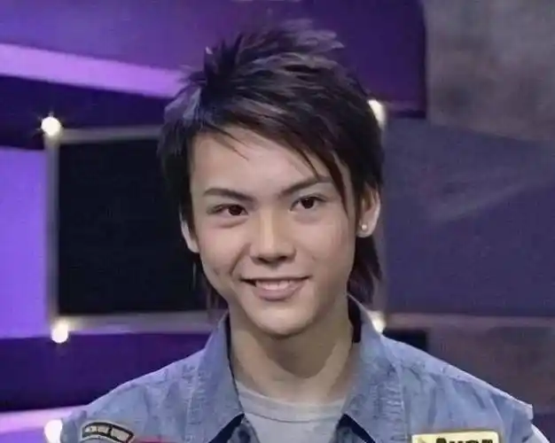 何穗晒多张登山照,疑似来自男友陈伟霆视角,一身装备过万_杨颖_奢侈品