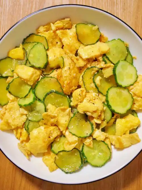 5分钟就搞定60适合夏天的低卡黄瓜炒鸡蛋