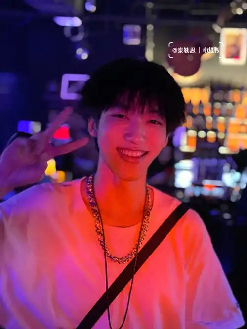 海口还有氛围如此好的小酒馆看李文杰演出