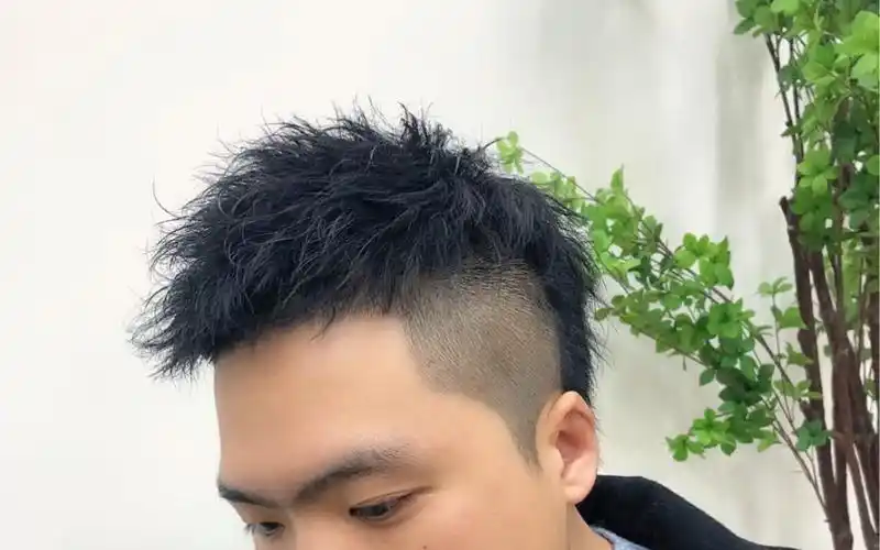 圆脸男生摩根烫发型