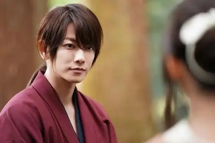 值得一提的是,这部《浪客剑心》真人版算是少有的真人影视化成功的