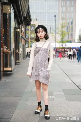 街拍:精致面容的小姐姐,时尚的穿搭,做街上最靓的美女