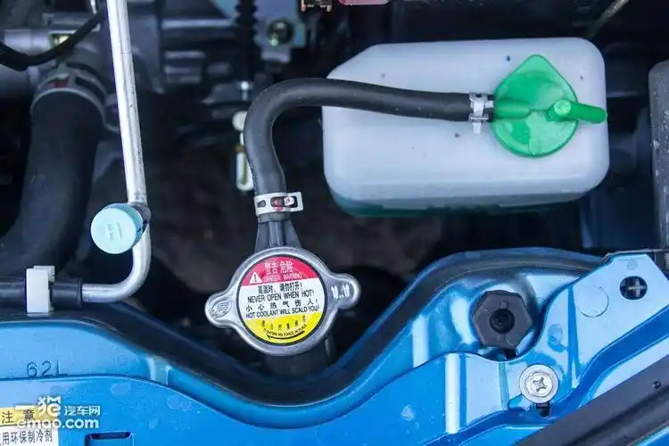 冷却液加注口