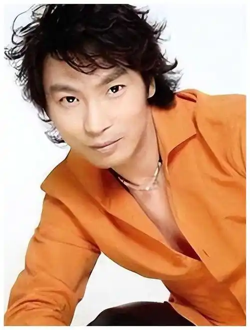 从红极一时到卖马桶,他曾唱响全国,如今痛下决心缝130针