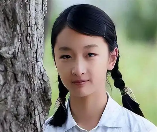 周冬雨成为第三位荣获三金影后的女演员,而且她也是史上最年轻的影后