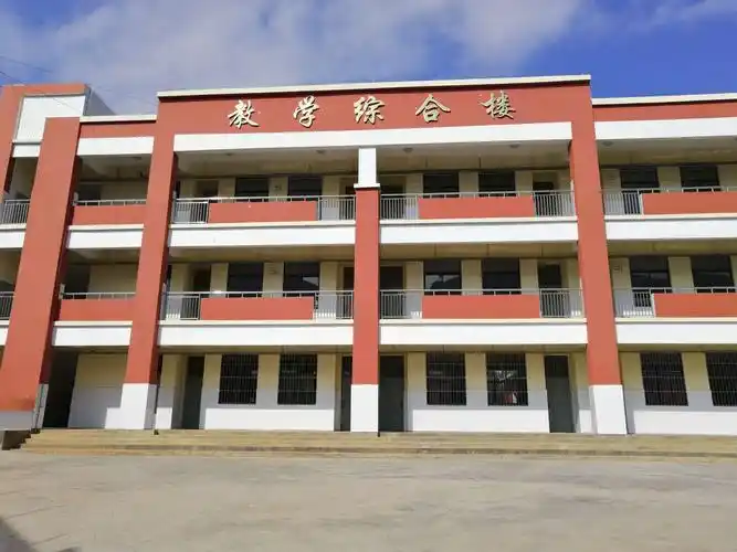 新建的教学综合楼