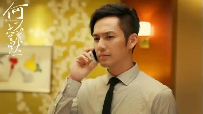 2021年钟汉良和小他16岁的女星谭松韵的古偶《锦心似玉》播出了,这部