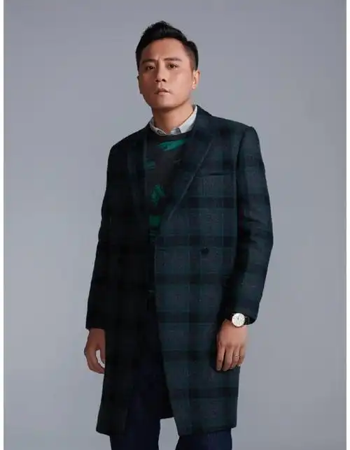 刘烨带着妻子和孩子登上了长城,这一举动引起了广泛的关注.