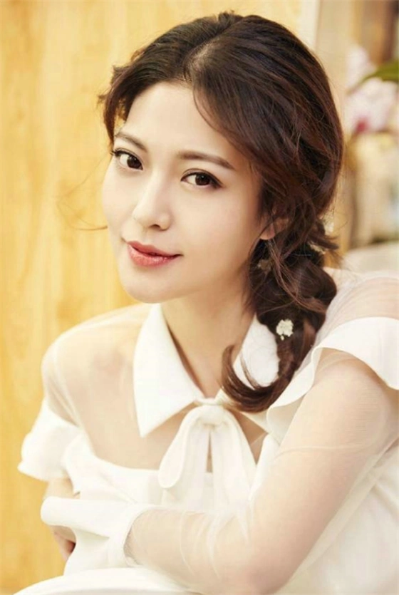 2015年4月在军旅剧《特警力量》饰演战地医生陶静.