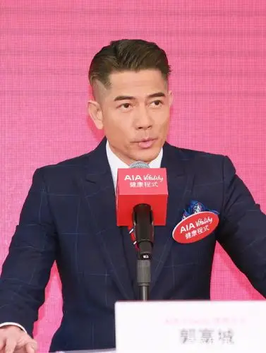 宝刀未老郭富城,西装亮相依旧霸气十足,不愧是一代天王