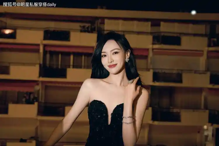 唐嫣带火了一种新的穿搭叫"西装外套 白色长裙",简约大气很温柔_礼服