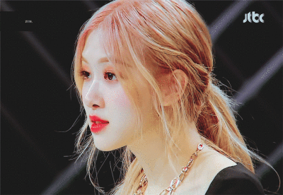 朴彩英rosè动图