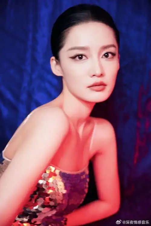 李沁黑色小猫眼线##李沁新中式混搭风