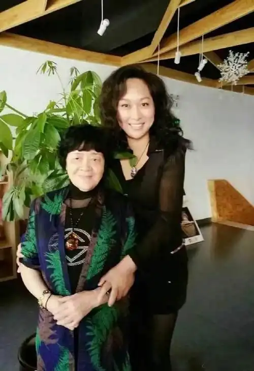 女星傅丽云,陈国军第三任妻子,夫妻恩爱幸福