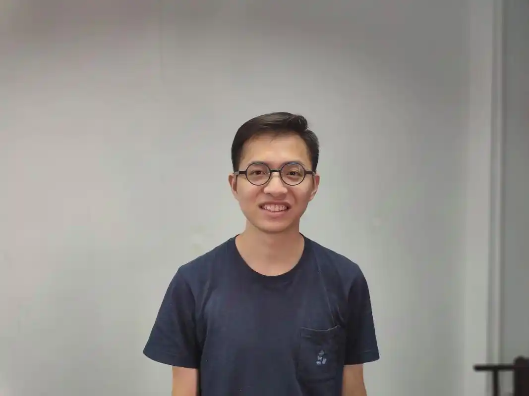 最后一张照片为前置3200万像素ai美颜自拍.