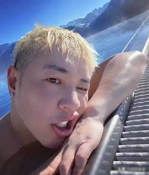 笑梗!潘玮柏发不雅照引争议,网友批评:是否受刺激?