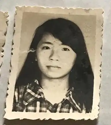 老照片:九一年黑白半寸照,上面都是青春靓丽美少女