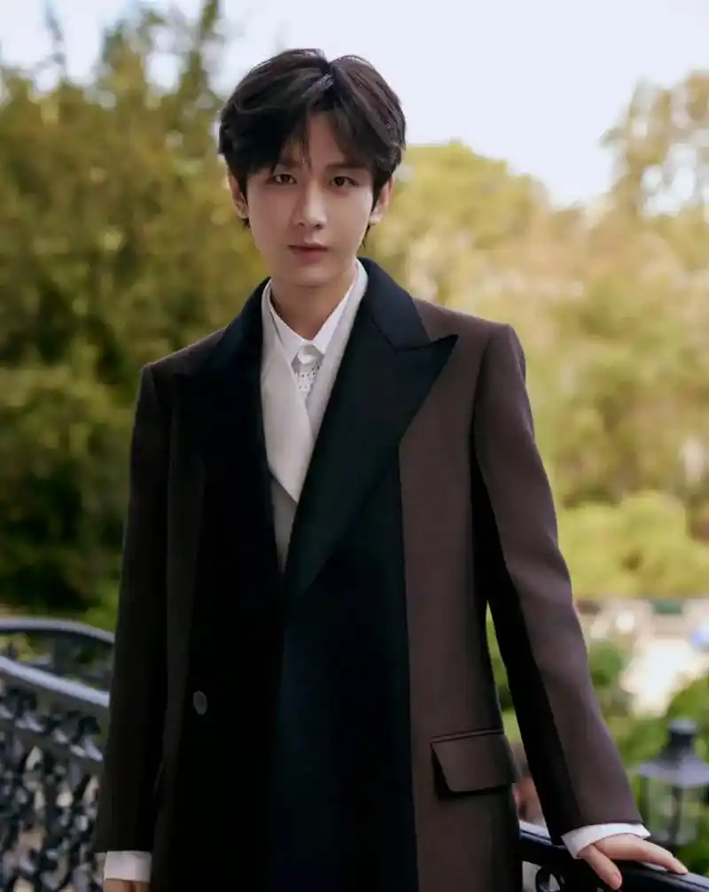 成毅 西装杀.看着编辑的视频,挑选的照片,好像看你的人生幻影 - 抖音