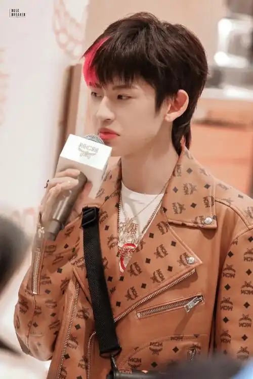 小鬼王琳凯成都品牌活动饭拍合集穿最帅的衣服做最奶的宝宝,小表情太