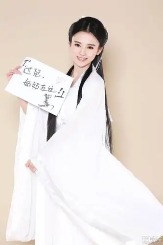 鞠婧祎小龙女靓照