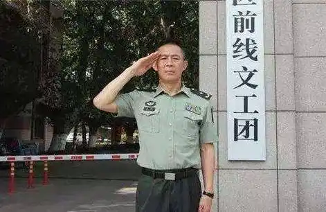 助侯勇从跑龙套到影帝,又逼他分手,至今单身的沈蓉到底图什么?